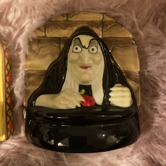 Disney Kitchen Vintage Evil Queen And Witch Salt And Pepper Shakers